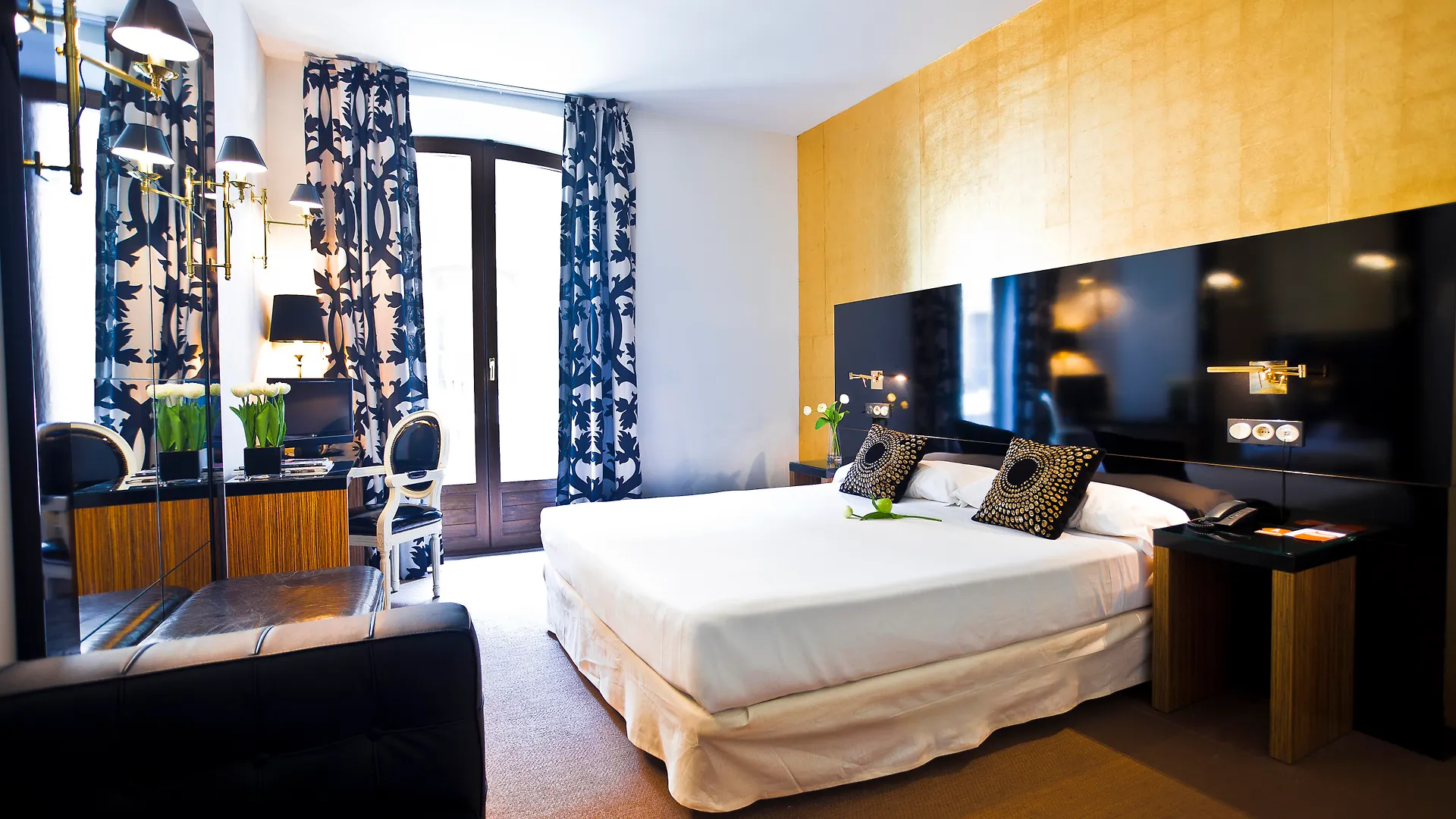 Room Mate Leo location