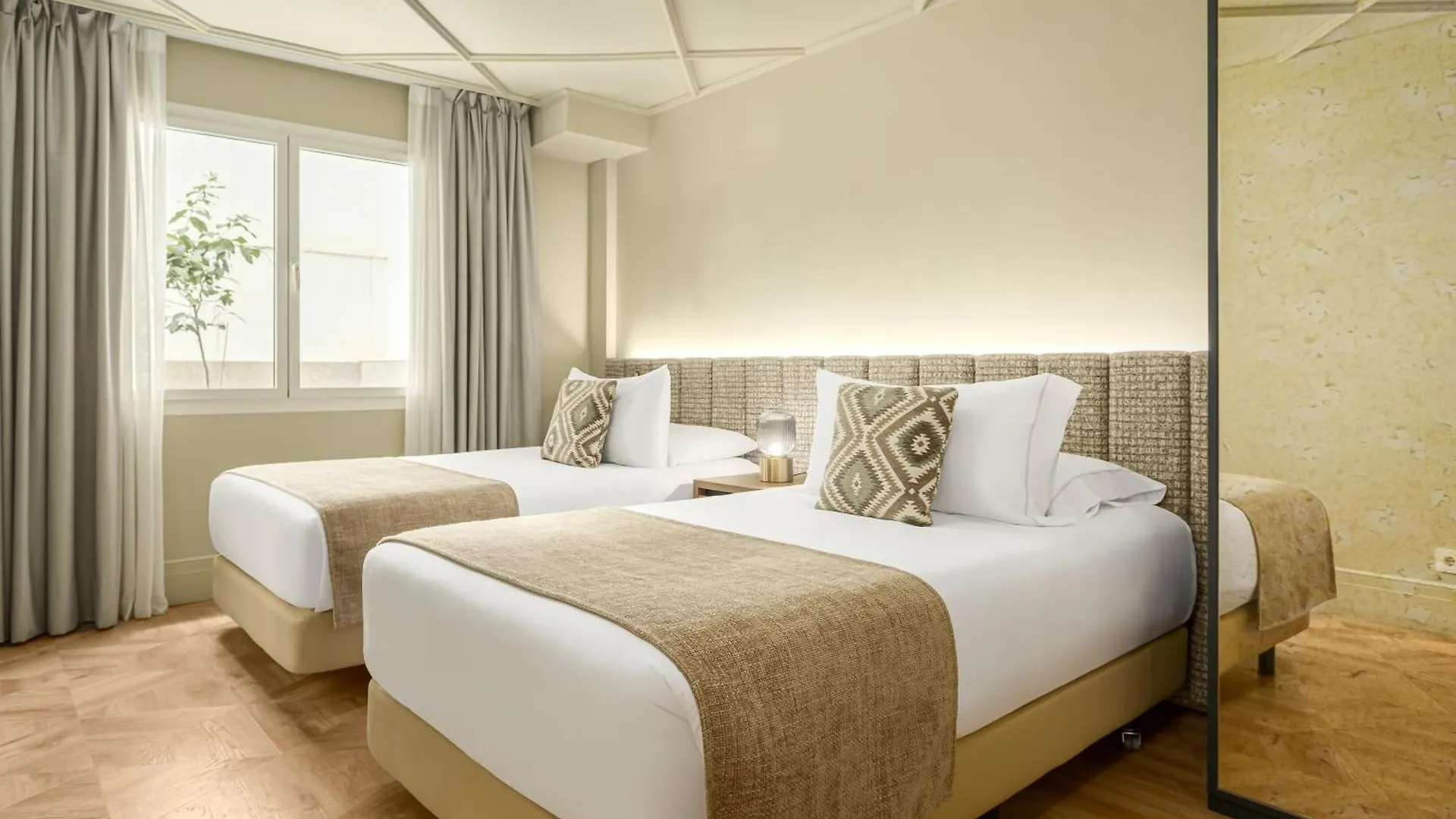 Room Mate Leo Granada Spanien