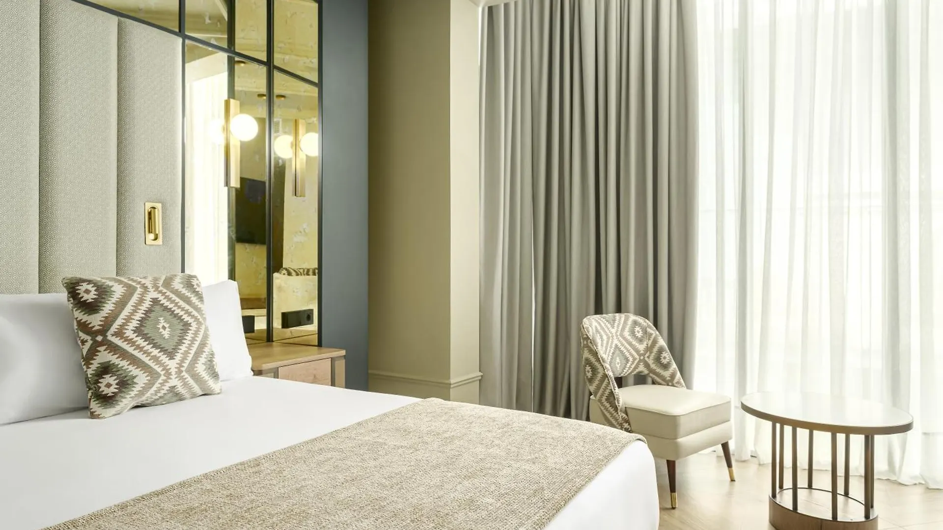 Room Mate Leo Granada Hotel